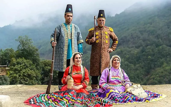 عکس زن و مرد با لباس بختیاری