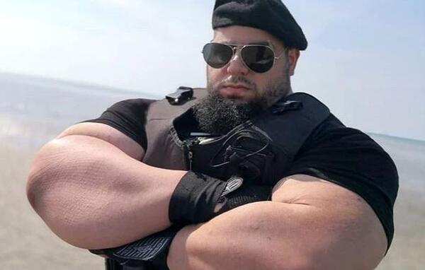 عکس غول ترین مرد جهان