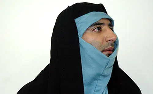 عکس مرد سیبیلو با مقنعه