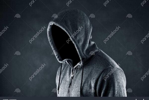 عکس مرد تنها در تاریکی