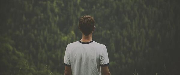 عکس مرد تنها در طبیعت