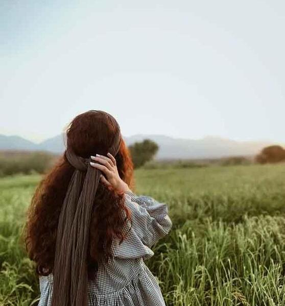 عکس دختر با منظره زیبا