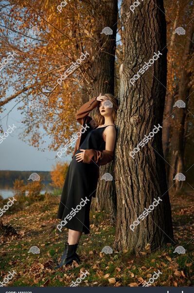 عکس دختر با منظره زیبا