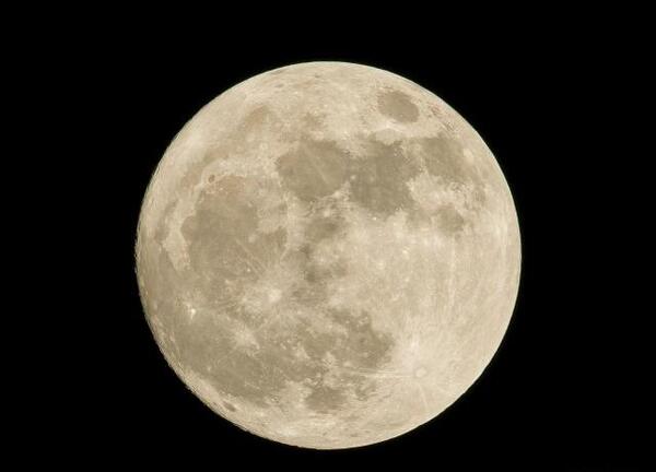 عکس ماه نیمه با کیفیت بالا
