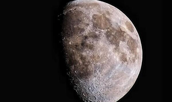 عکس ماه واقعی از نزدیک