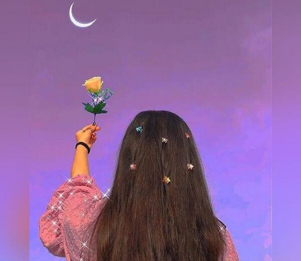 لاکچری عکس دختر و ماه برای پروفایل