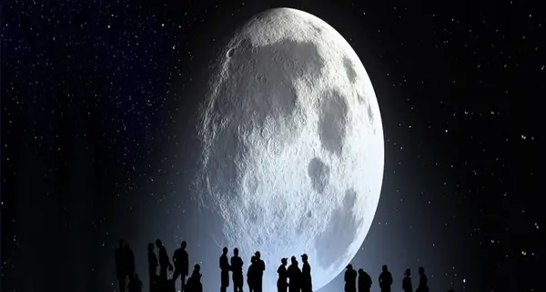 عکس ماه نصفه نیمه