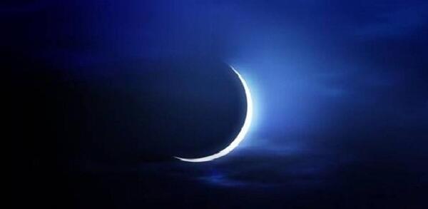 عکس ماه نصفه نیمه