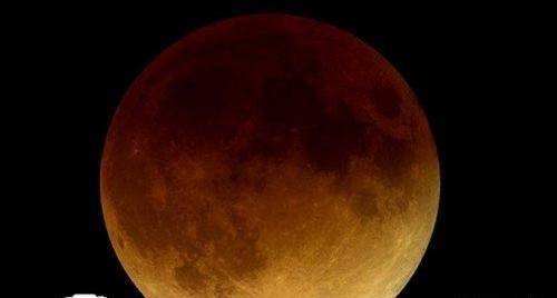 عکس ماه گرفتگی روی بدن نوزاد