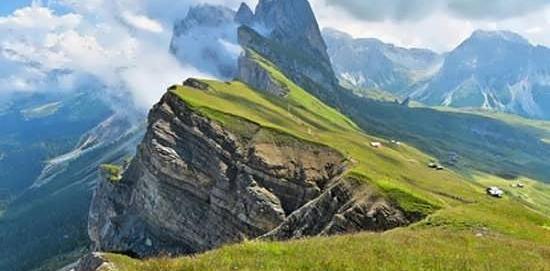 عکس از منظره کوهستانی