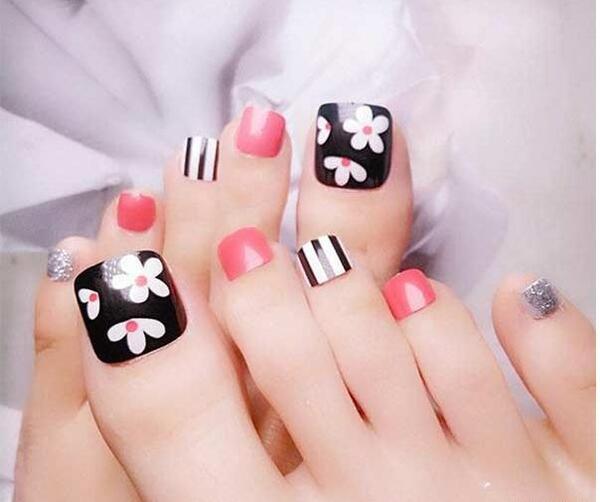 عکس لاک قرمز به دست و پا