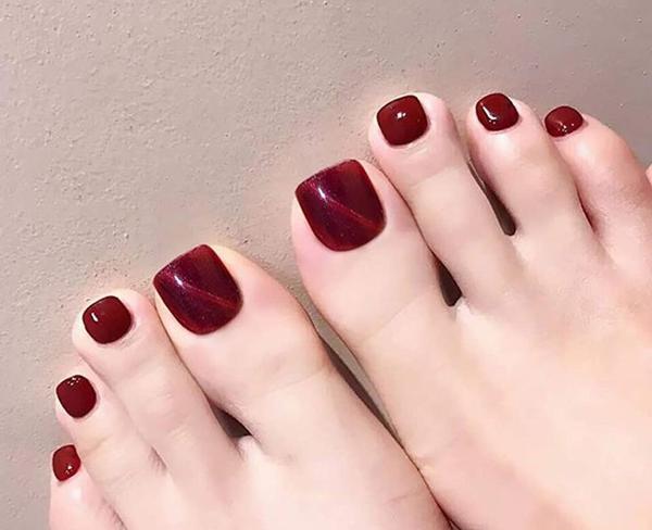 عکس لاک قرمز به دست و پا