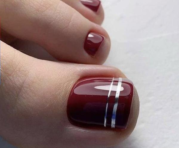 عکس لاک قرمز به دست و پا