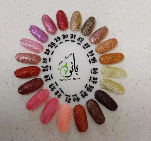 عکس دست لاک زده طبیعی