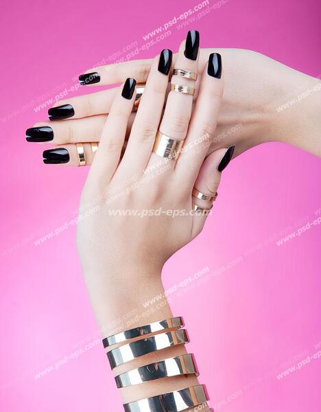 عکس دست لاک زده مشکی