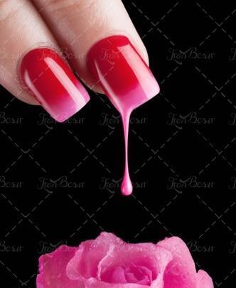 عکس دست لاک زده قرمز