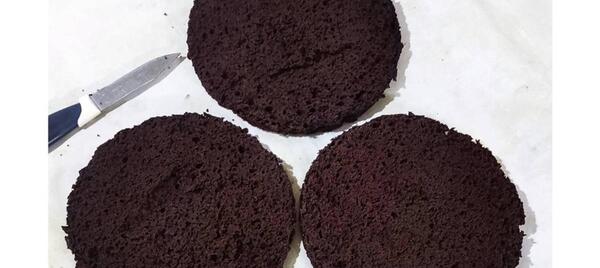 عکس کیک اسفنجی شکلاتی
