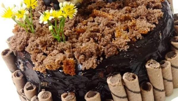 عکس تزیین کیک اسفنجی ساده