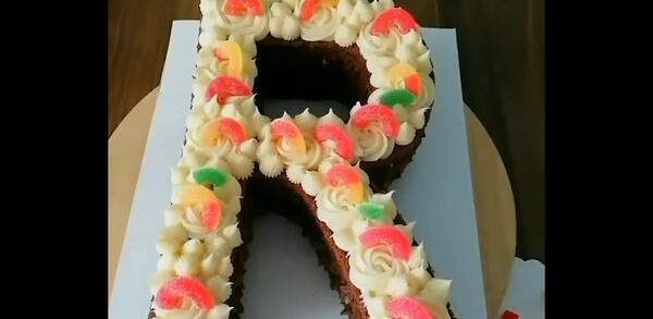 عکس کیک با حروف انگلیسی