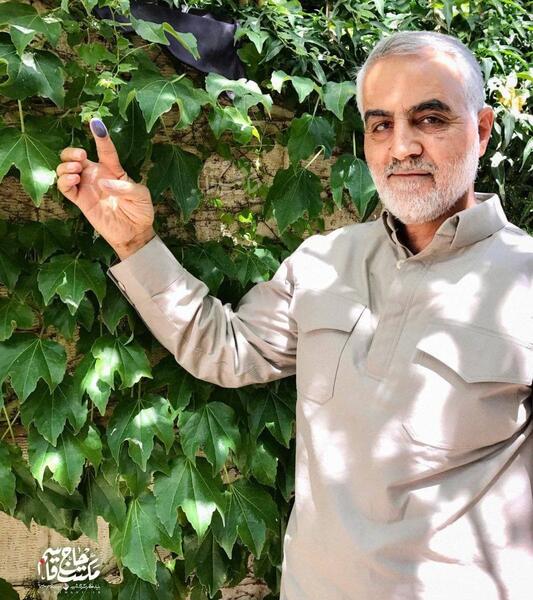 عکس سردار سلیمانی با لبخند