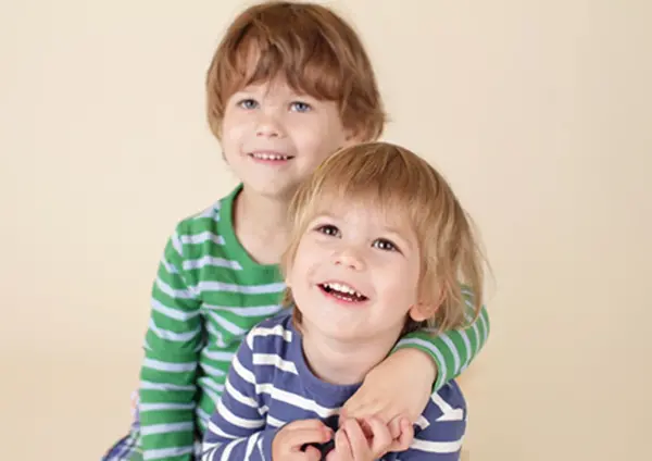 عکس لبخند بچه بی دندون