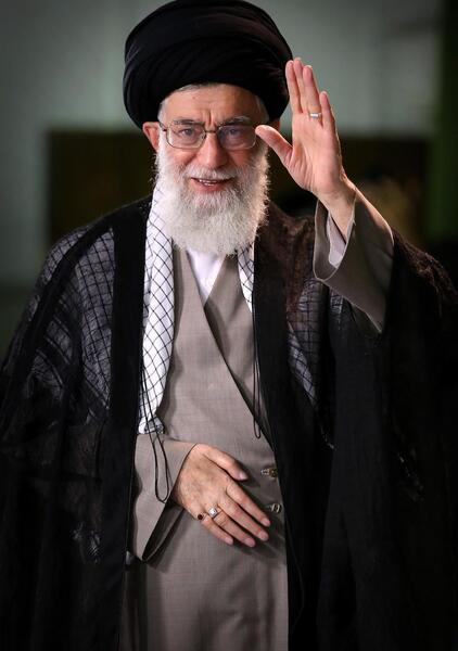 عکس از لبخند حضرت آقا