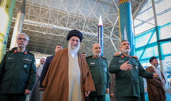 عکس امام خامنه ای با لبخند