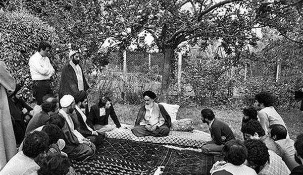 عکس امام خمینی با لبخند