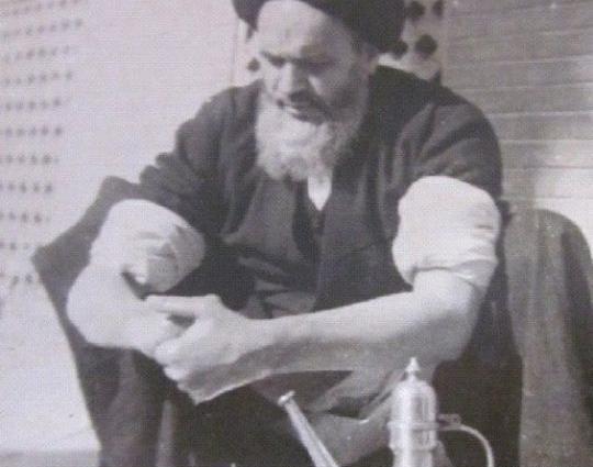 عکس امام خمینی با لبخند