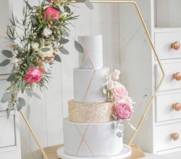 عکس کیک چهار طبقه ای