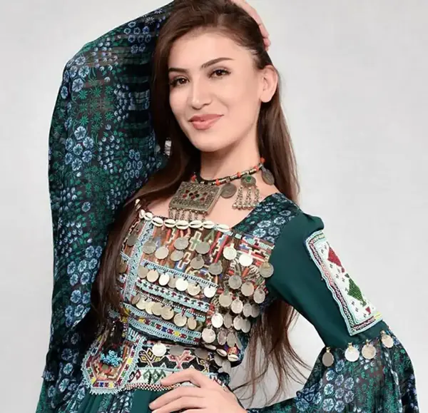 عکس دخترانه با لباس افغانی