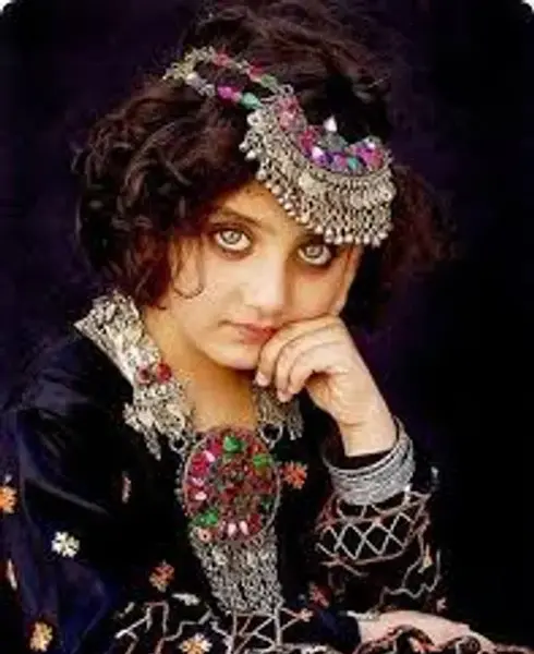 عکس دخترانه با لباس افغانی