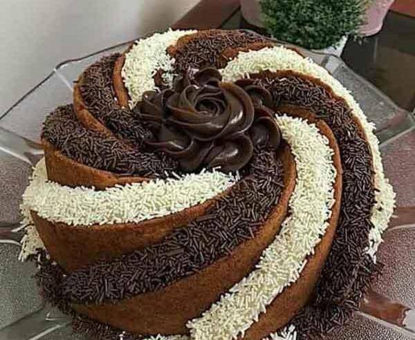 عکس کیک خانگی با خامه