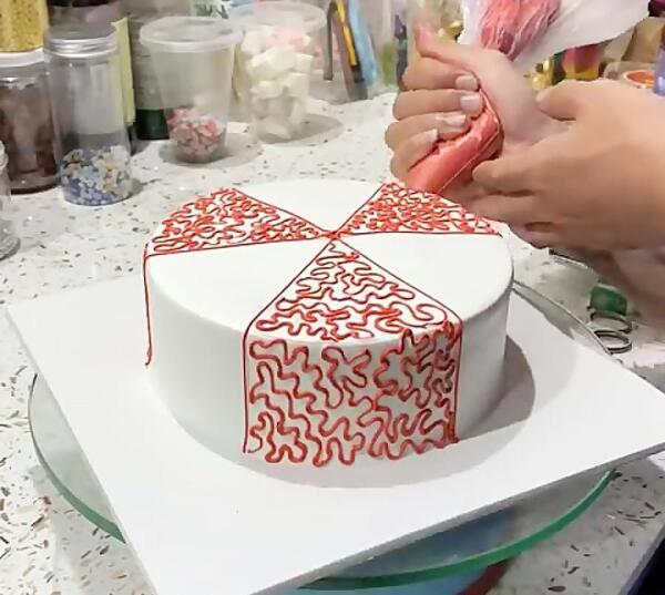 عکس کیک خامه ای ساده خانگی