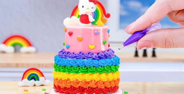 عکس کیک رنگین کمانی دو طبقه
