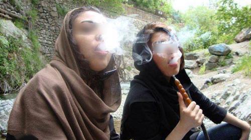 عکس دختر با قلیون لاکچری