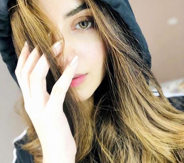 عکس پروفایل دخترونه لاکچری برای روبیکا