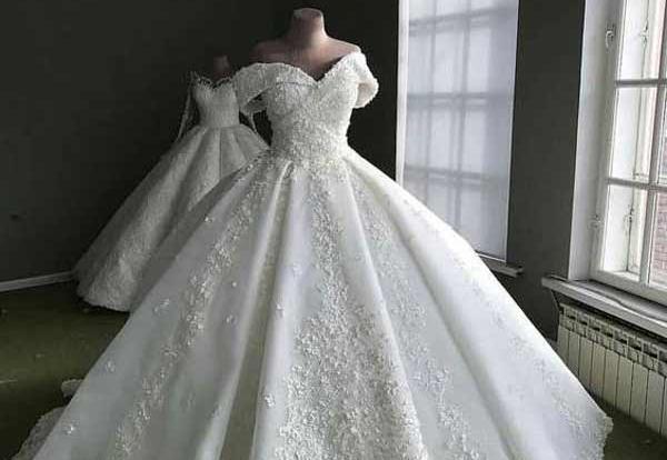 عکس لباس عروس با یقه دلبری