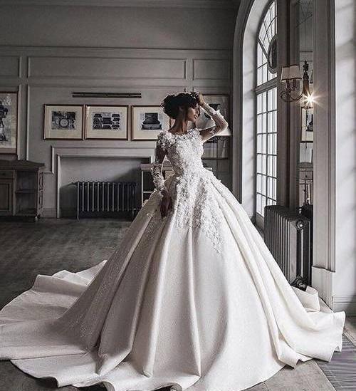 عکس مدل لباس عروس یقه دلبری