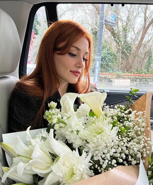 عکس هانده ارچل در لباس عروس