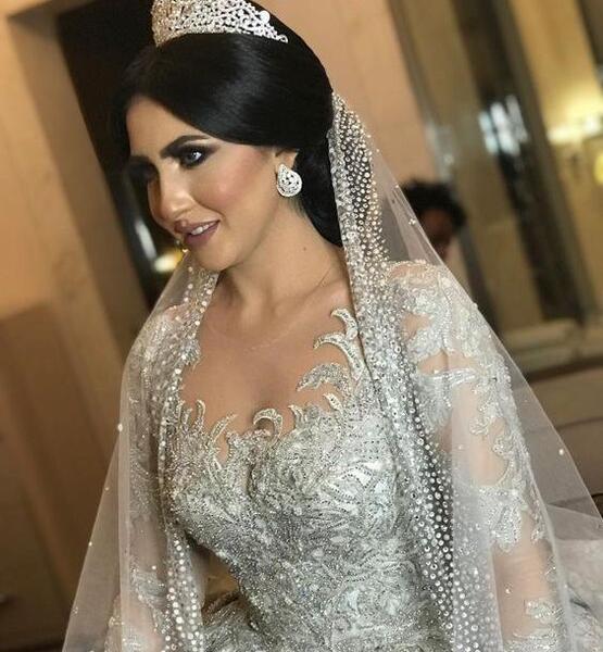 عکس لباس عروس تاج دار