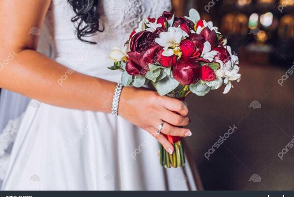 عکس دسته گل و لباس عروس