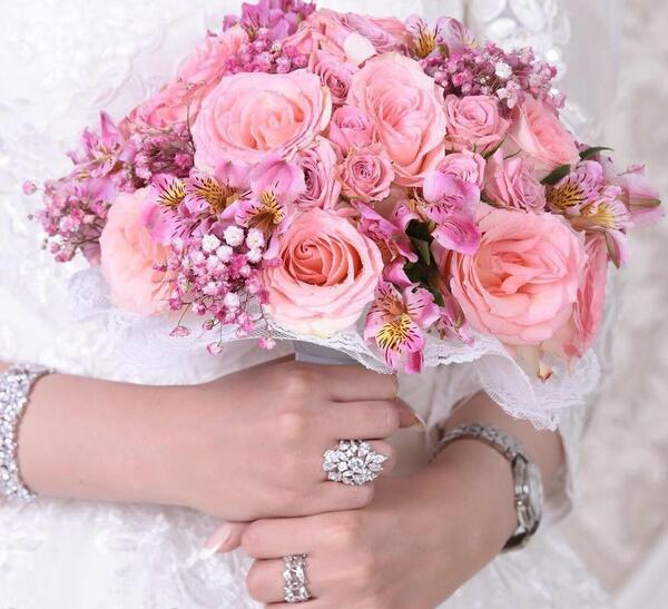 عکس دسته گل و لباس عروس