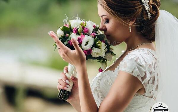 عکس دسته گل و لباس عروس