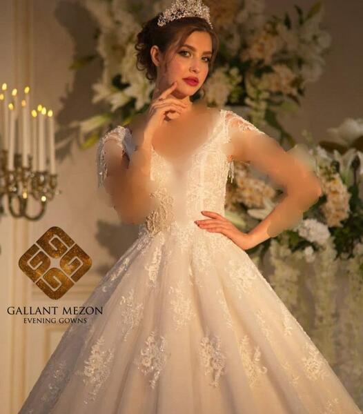 عکس لباس عروس دکلته دنباله دار