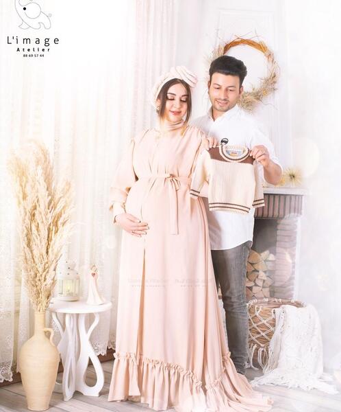 ژست عکس کودک دختر با لباس عروس