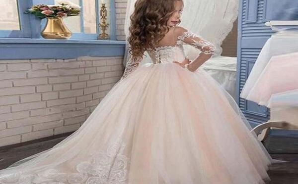 عکس لباس عروس دنباله دار بچه گانه