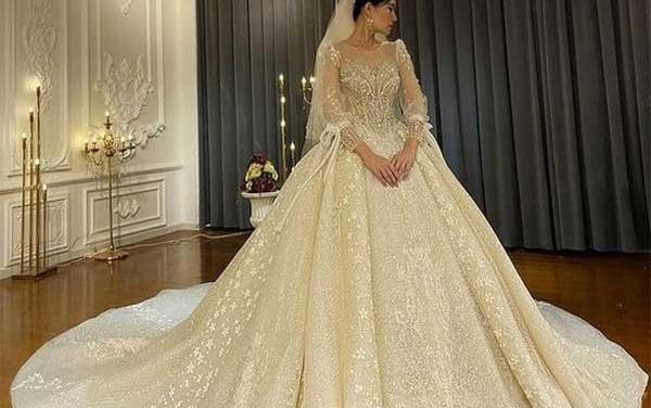 عکس لباس عروس ساده دنباله دار