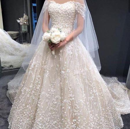 عکس لباس عروس ساده دنباله دار