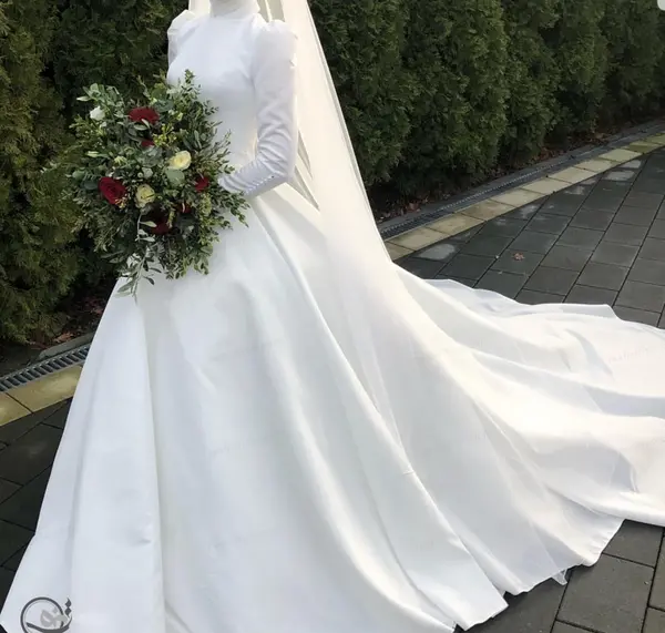 عکس لباس عروس ساده دنباله دار